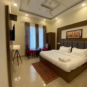 Hotel Woodlark - A Peaceful, Zirakpur